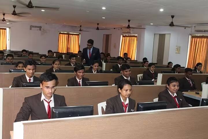 Naran Lala School of Industrial Management and Computer Science, Navsari campus photo 6