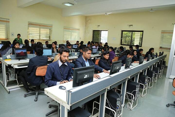 Sapphire Institute of Management, Indore campus photo 2