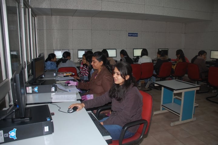 IGDTUW Delhi campus photo 4