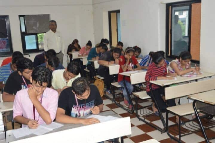 Shree Swaminarayan College of Computer Science, Bhavnagar campus photo 2