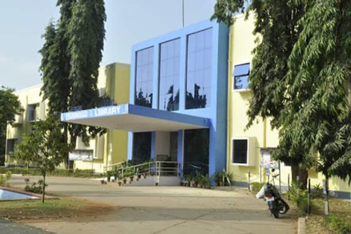 Mysore University campus photo 3