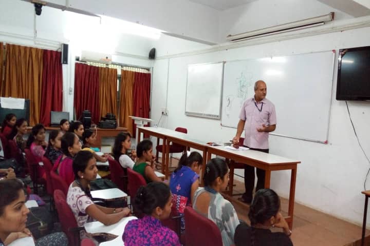 Uma Arts and Nathiba Commerce Mahila College, Gandhinagar campus photo 2