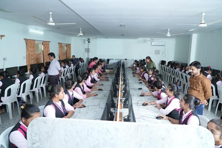 Shri MM Ghodasara Mahila Arts and Commerce College, Junagadh campus photo 4