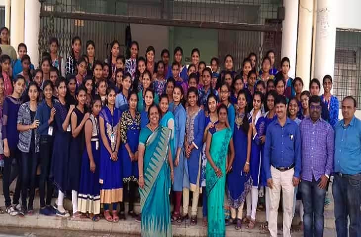 Government First Grade Women's College, Holenarasipura campus photo 5