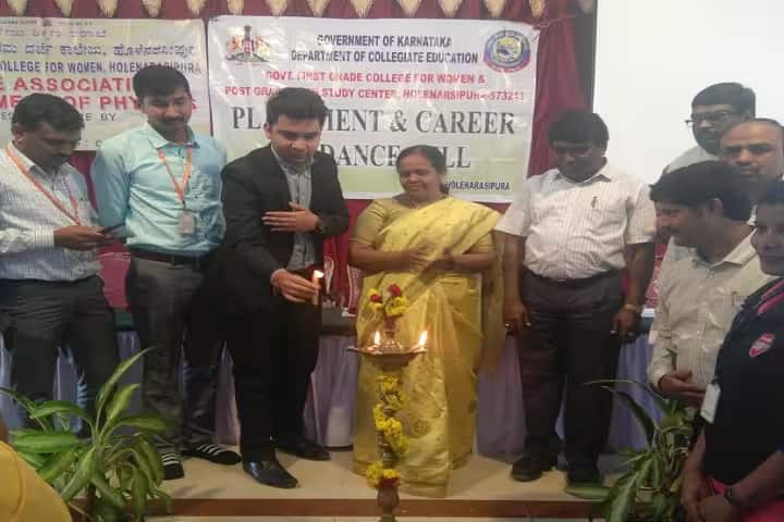 Government First Grade Women's College, Holenarasipura campus photo 3