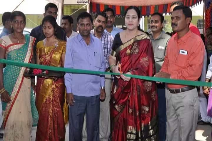 Government First Grade Women's College, Holenarasipura campus photo 6