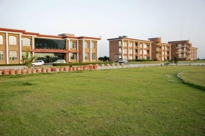 Maa Omwati Institute of Management and Technology, Palwal campus photo 2