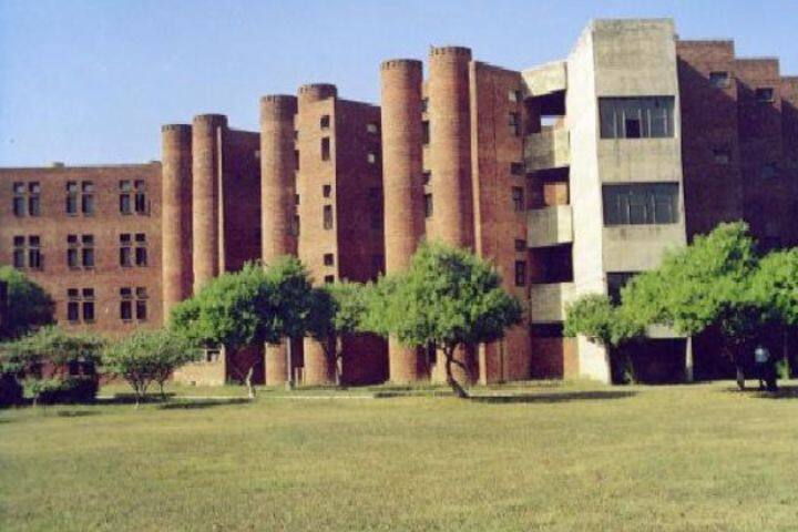 GNDU Amritsar campus photo 4