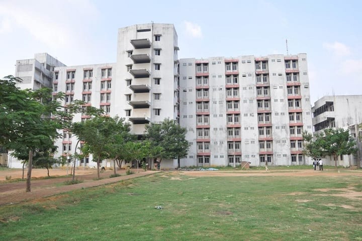 Saveetha Engineering College, Chennai campus photo 3