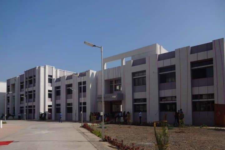 Dr S and SS Ghandhy College of Engineering and Technology, Surat campus photo 6