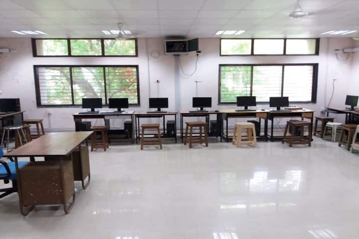 Dr S and SS Ghandhy College of Engineering and Technology, Surat campus photo 4