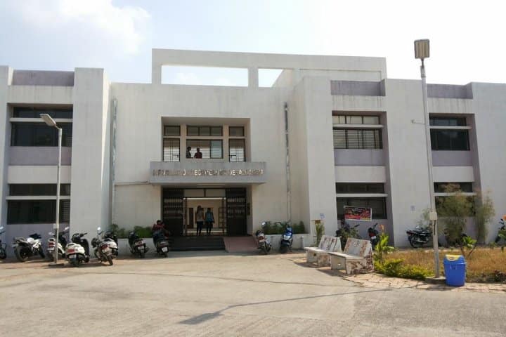 Dr S and SS Ghandhy College of Engineering and Technology, Surat campus photo 5