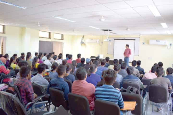 GEC Modasa campus photo 2