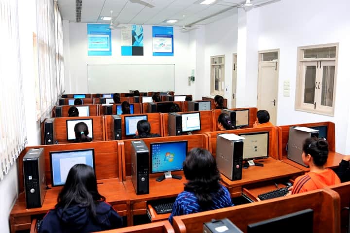 Mody University campus photo 5