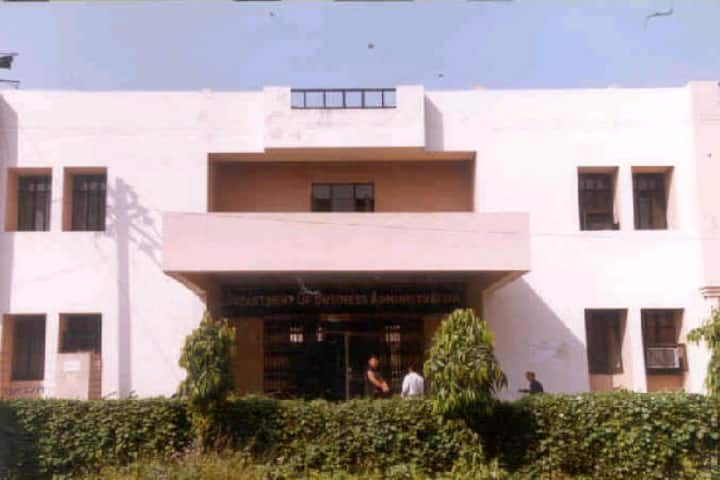 Lucknow University campus photo 2