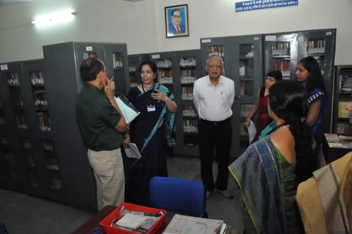 PMB Gujarati Arts and Law College, Indore campus photo 2