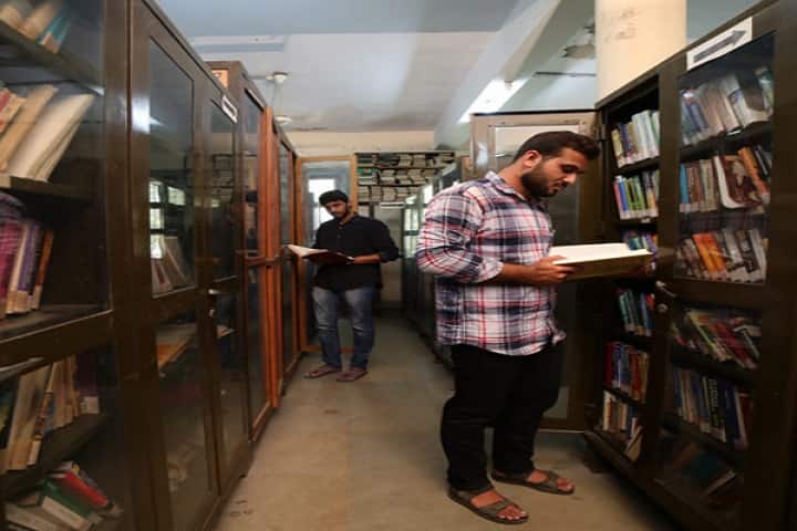 HL College of Commerce, Ahmedabad campus photo 3