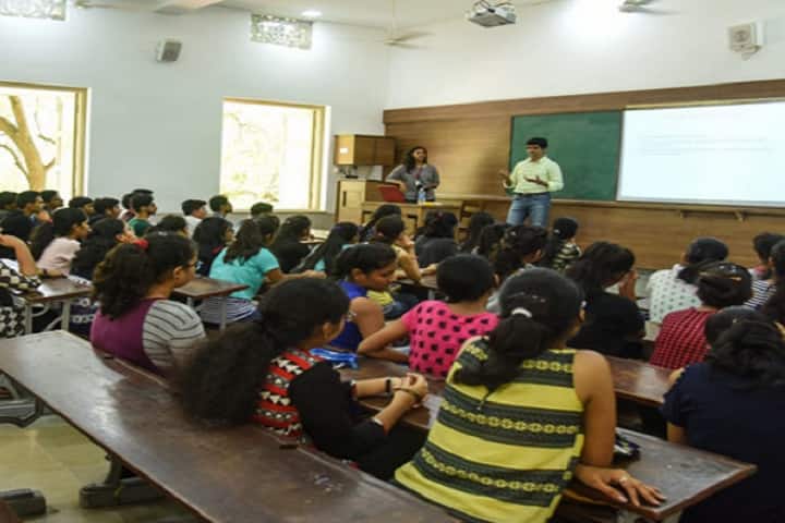HL College of Commerce, Ahmedabad campus photo 5