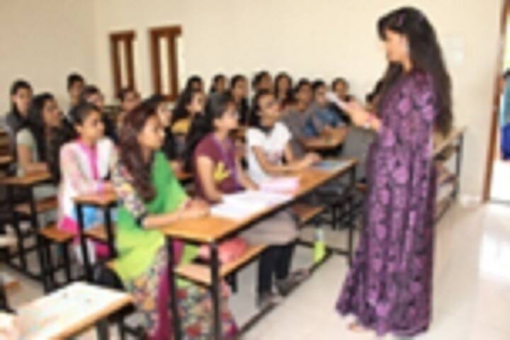 Nandkunvarba Mahila College, Bhavnagar campus photo 3