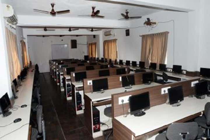 Nandkunvarba Mahila College, Bhavnagar campus photo 5