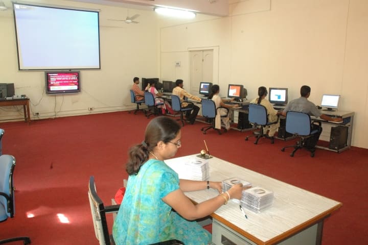 University College of Engineering, Osmania University, Hyderabad campus photo 2