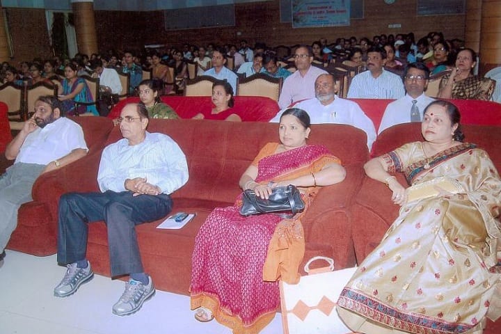 Arts and Commerce Girls College, Raipur campus photo 3