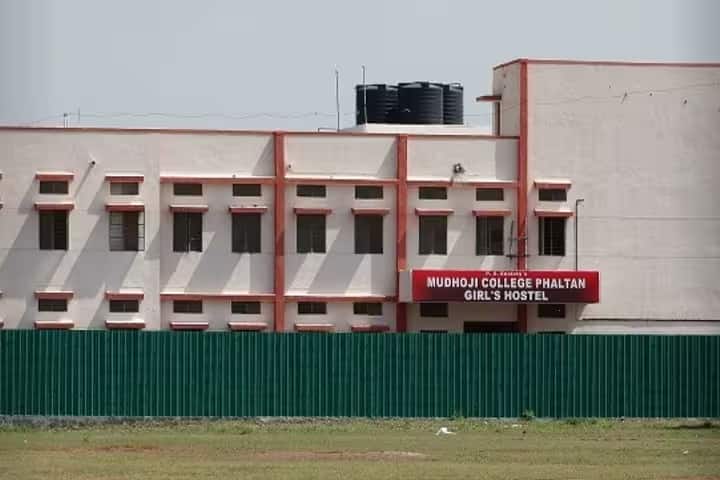 Phaltan Education Society's Mudhoji College, Phaltan campus photo 5