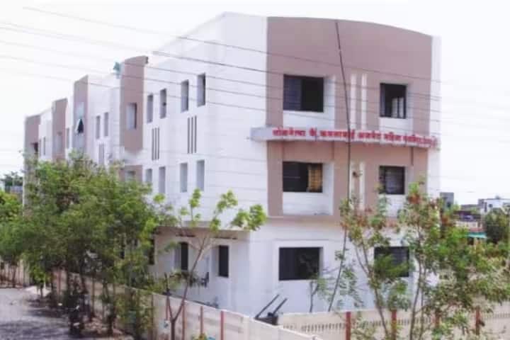 West Khandesh Bhagini Seva Mandal's Arts Commerce for Women, Dhule campus photo 2