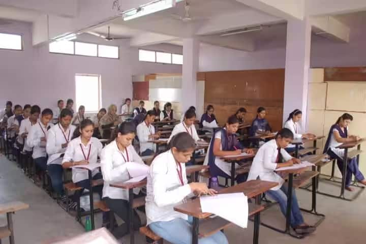 West Khandesh Bhagini Seva Mandal's Arts Commerce for Women, Dhule campus photo 3