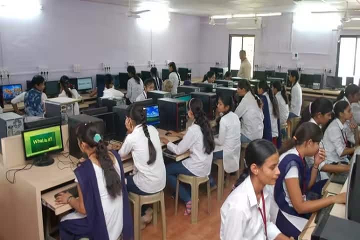 West Khandesh Bhagini Seva Mandal's Arts Commerce for Women, Dhule campus photo 5