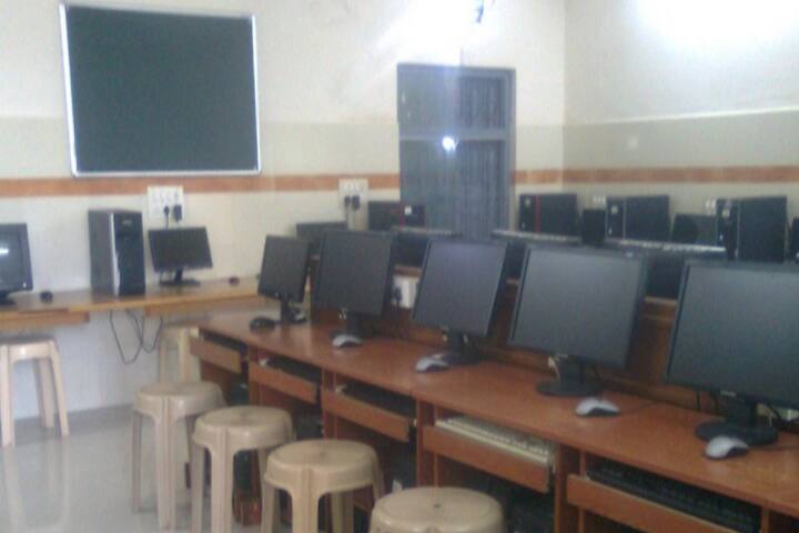 Matushree VD And Sheth Shree DV Tanna Mahila Arts College, Khambhalia campus photo 3