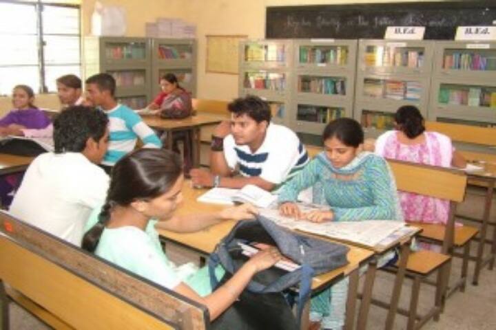 Maharaja College, Ujjain campus photo 5