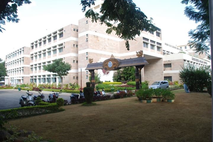 Bapuji Dental College and Hospital, Davangere campus photo 5