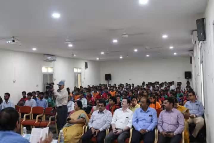 Institute of Management, Pt Ravishankar Shukla University, Raipur campus photo 3