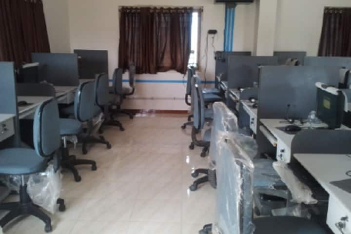 Mahila Arts and Commerce College, Veraval campus photo 2