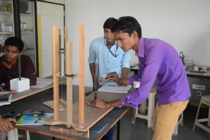 Shree Swaminarayan Naimisharanya College of Science, Bhavnagar campus photo 4