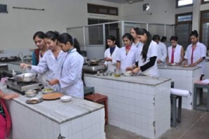 Guru Nanak Girls College, Yamuna Nagar campus photo 4
