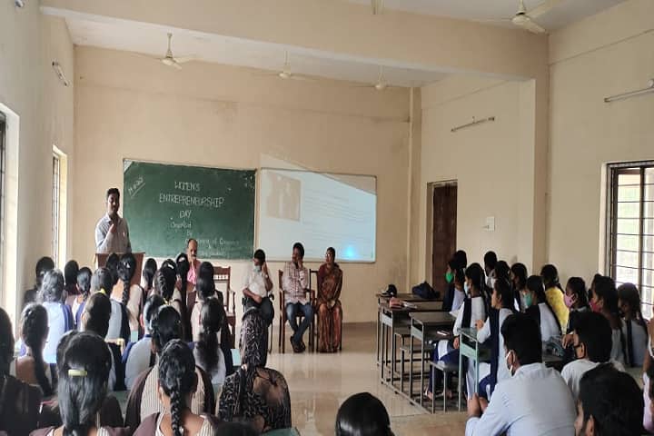 Pithapur Rajah's Government College, Kakinada campus photo 3