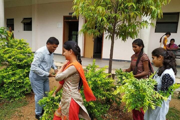 Government First Grade Women's College, Davanagere campus photo 4