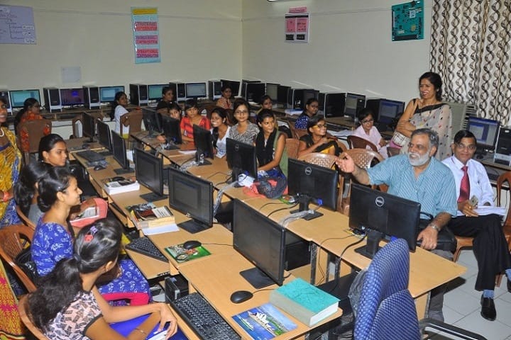 KL Mehta Dayanand College for Women, Faridabad campus photo 6