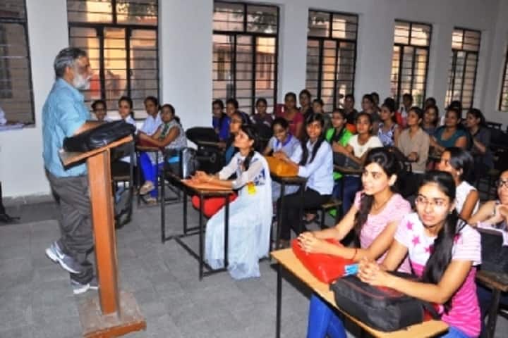 KL Mehta Dayanand College for Women, Faridabad campus photo 3