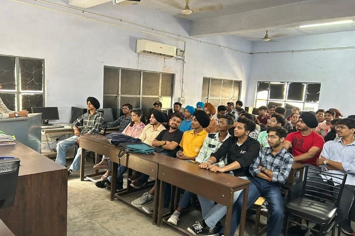Gujranwala Guru Nanak Khalsa College, Ludhiana campus photo 2