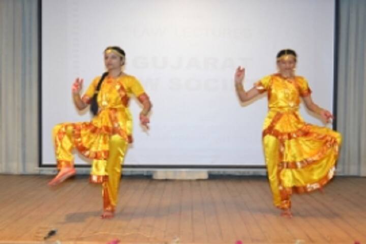 Smt Laxmiben and Shri Chimanlal Mehta Arts College, Ahmedabad campus photo 4