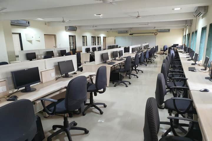 Shree Narayana College of Commerce, Ahmedabad campus photo 4