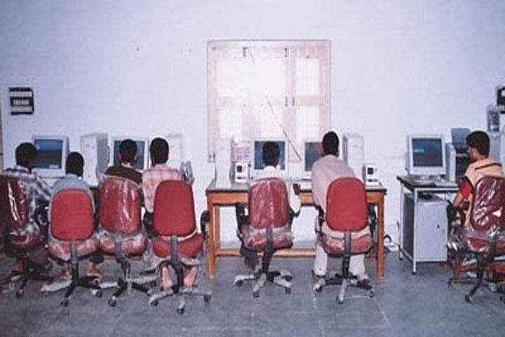 Smt SH Gardi Commerce College, Panchmahal campus photo 4