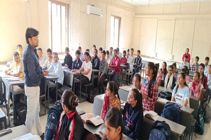 NP Arts and Commerce College, Junagadh campus photo 2