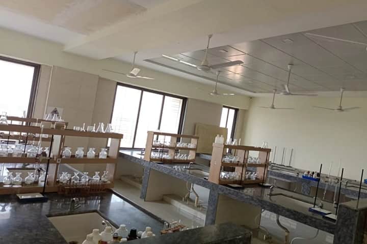 Smt KL Tiwari Degree College of Commerce and Science, Mumbai campus photo 3
