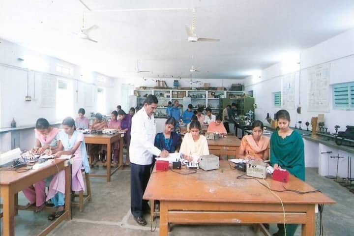 Bharathi First Grade College, Kirugavalu campus photo 3