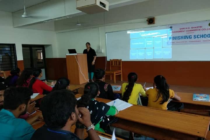 Shri KK Shastri Government Commerce College, Maninagar campus photo 4