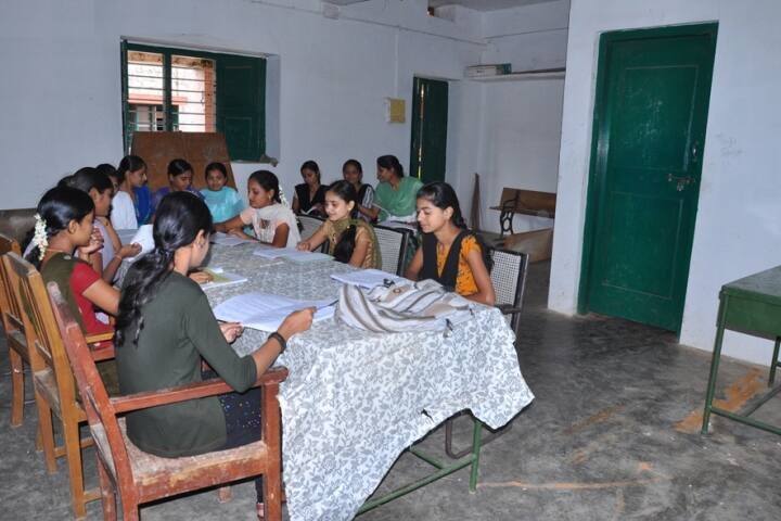 B Parameshwarappa Arts and Commerce College, Holalkere campus photo 4